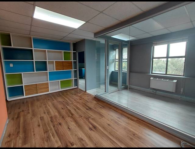 230M² OFFICE TO LET IN EPSOM DOWNS